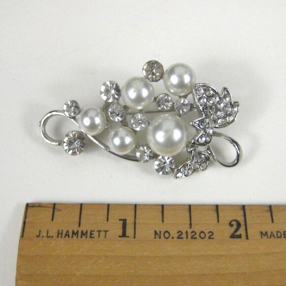 Karutora Grape Vine Brooch 1.9 inch Pin Jewelry Silvertone Imitation Pearl FLAW - Picture 3 of 7